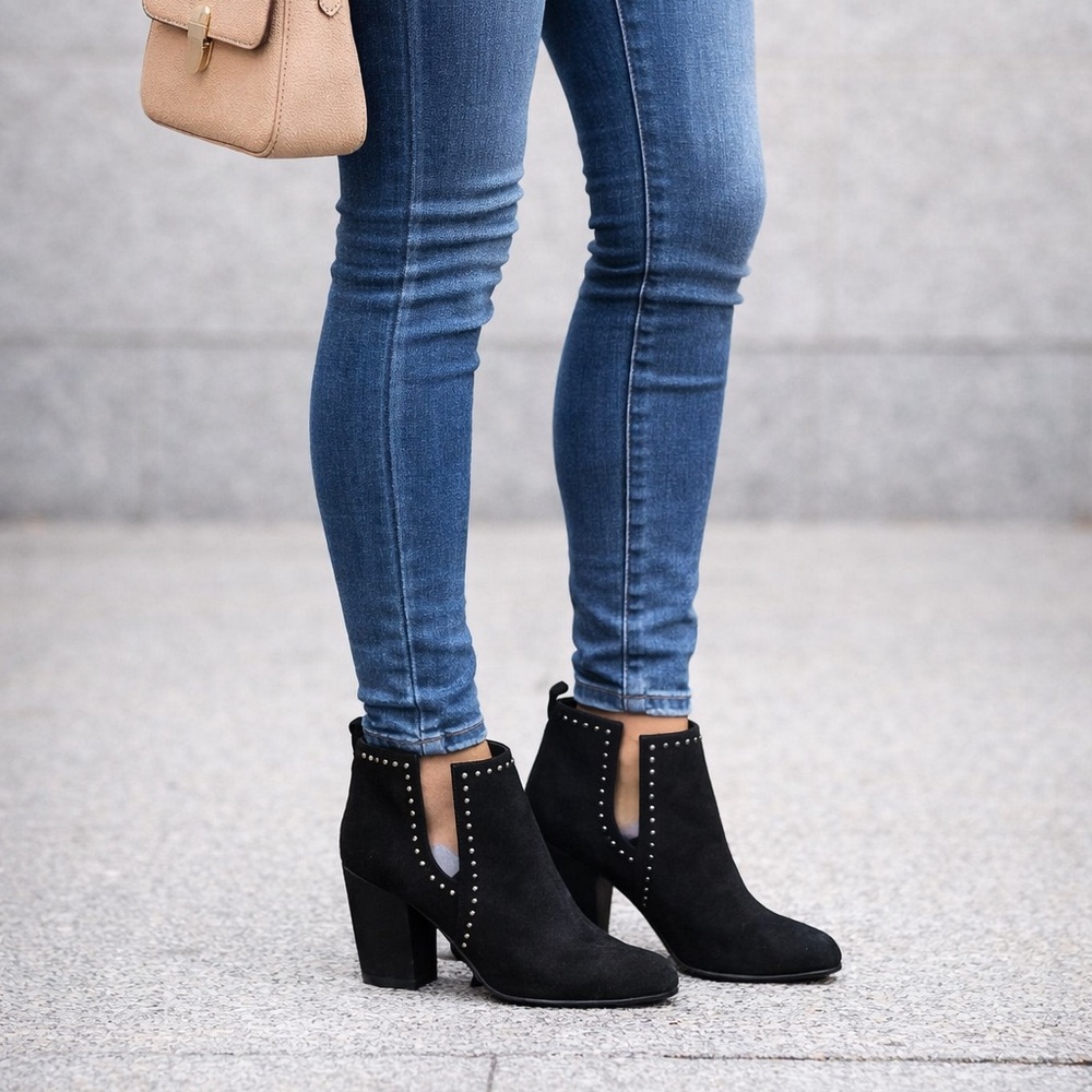 EUC Steve Madden Black Studded Suede Block Heel Ankle Bootie Pull On Size 9.5